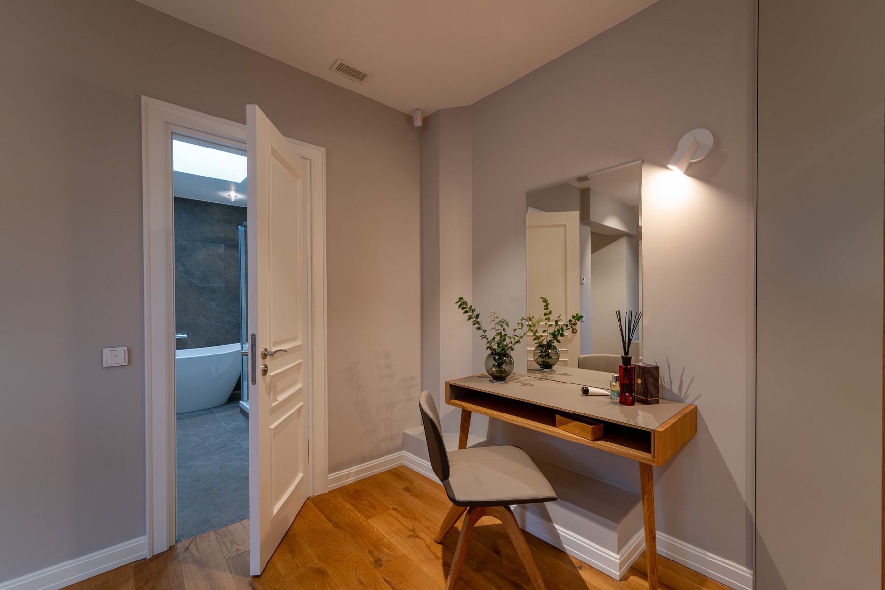 Apartment No.11