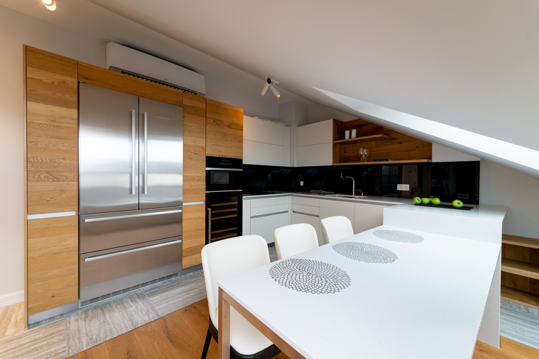 Apartment No.19